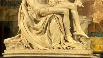 Photo of a large statue